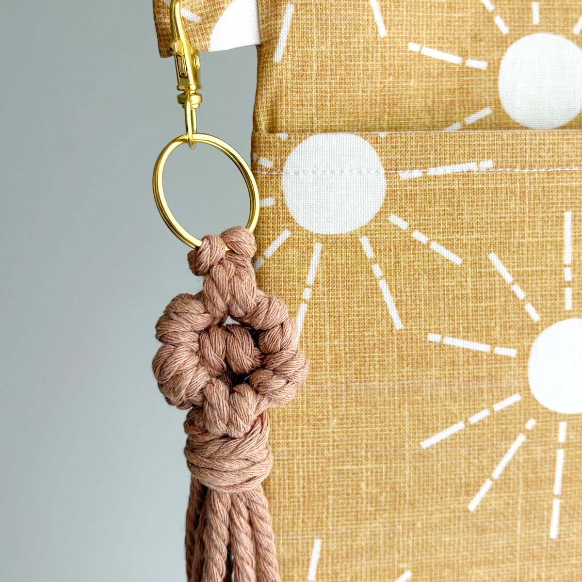 MACRAME FLOWER KEYCHAIN - BURNT ORANGE