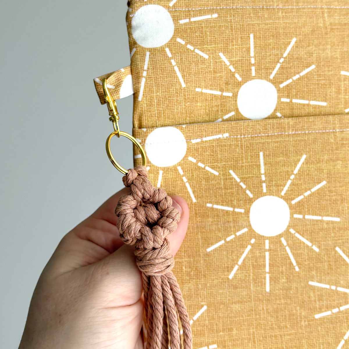 MACRAME FLOWER KEYCHAIN - BURNT ORANGE