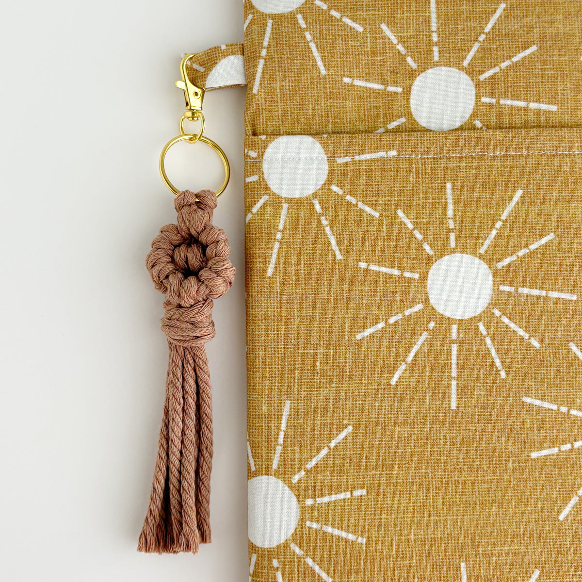 MACRAME FLOWER KEYCHAIN - BURNT ORANGE