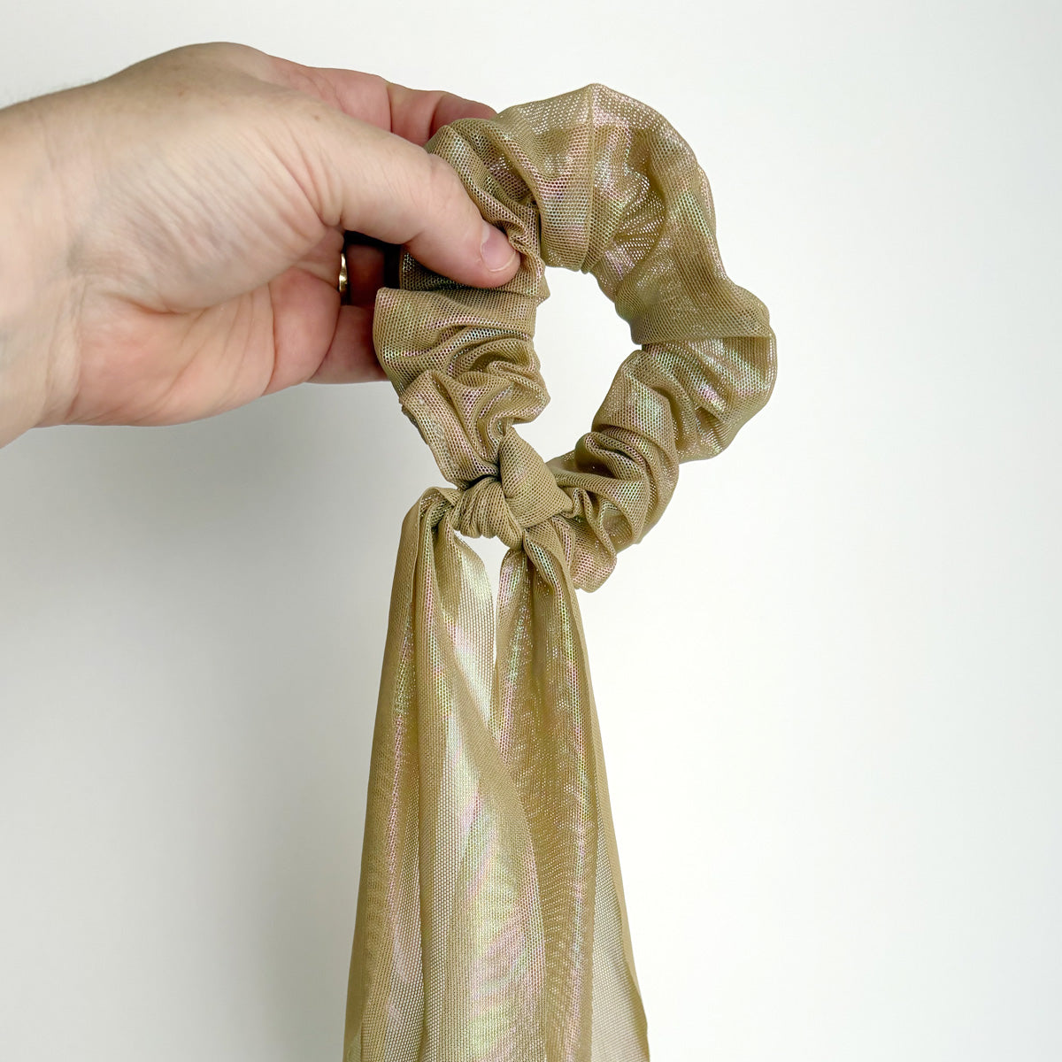 TAIL SCRUNCHIES - CHAMPAGNE IRIDESCENT