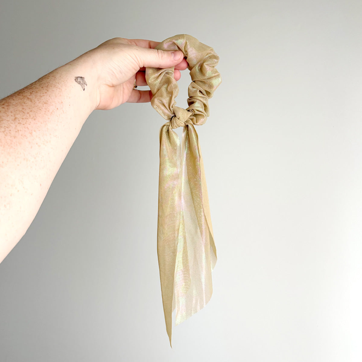 TAIL SCRUNCHIES - CHAMPAGNE IRIDESCENT