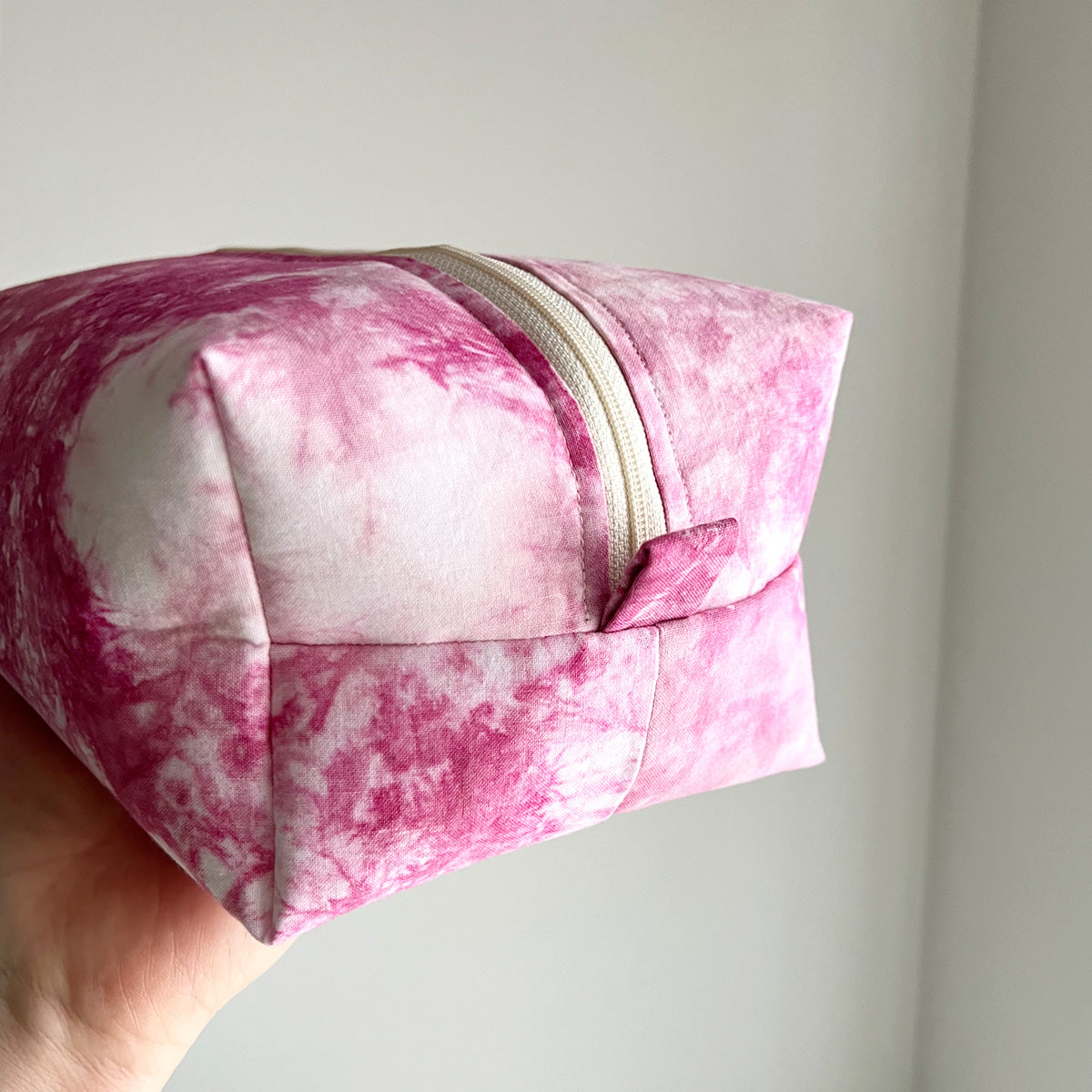 THE EVERYTHING BAG - DARK PINK TIE DYE