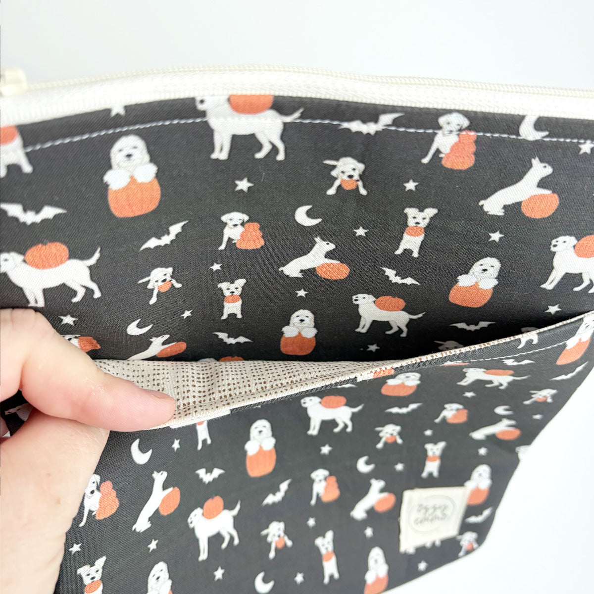 BOOK SLEEVE - KINDLE/IPAD MINI/BOOK ZIPPER POUCH - PUPS + PUMPKINS