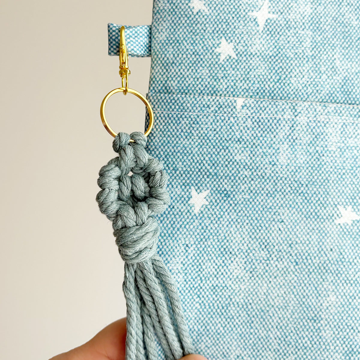 MACRAME FLOWER KEYCHAIN - DUSTY TEAL
