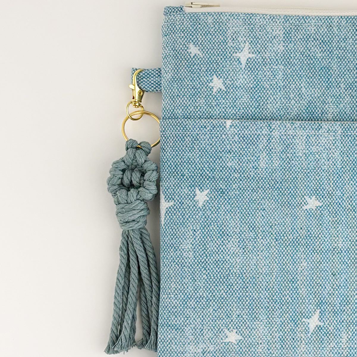 MACRAME FLOWER KEYCHAIN - DUSTY TEAL