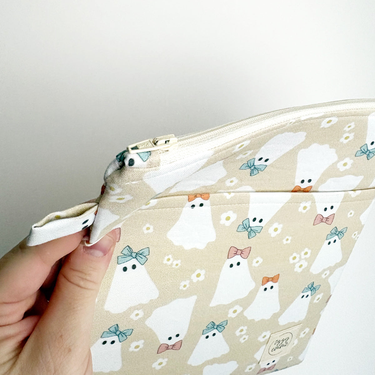 BOOK SLEEVE - KINDLE/IPAD MINI/BOOK ZIPPER POUCH - BOW GHOSTS