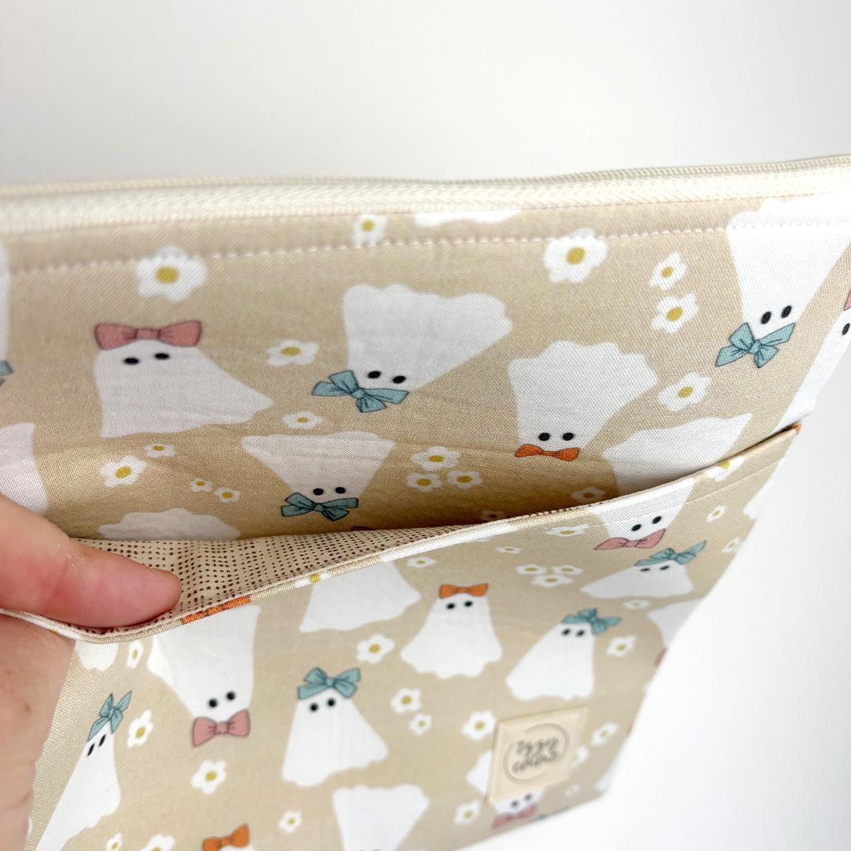 BOOK SLEEVE - KINDLE/IPAD MINI/BOOK ZIPPER POUCH - BOW GHOSTS