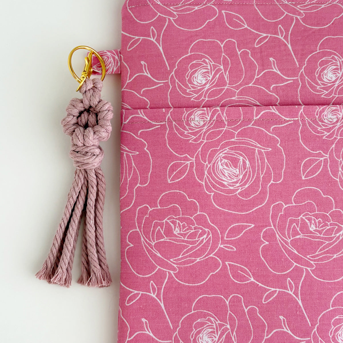 MACRAME FLOWER KEYCHAIN - MUTED PINK