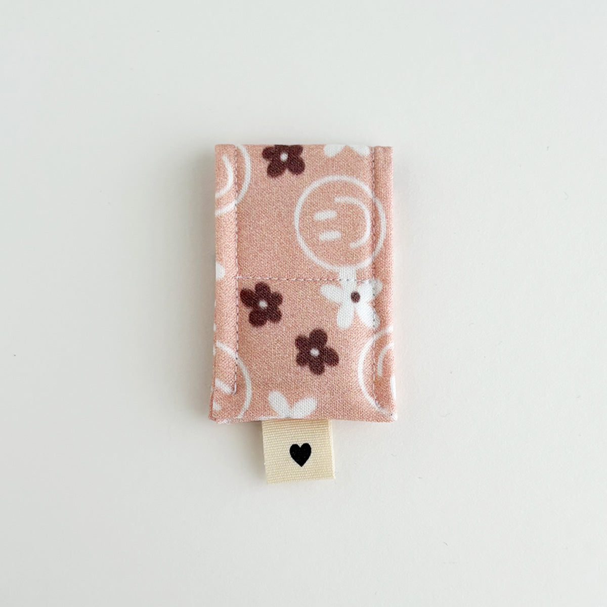 MAGNETIC BOOKMARK - PEACH SMILEY