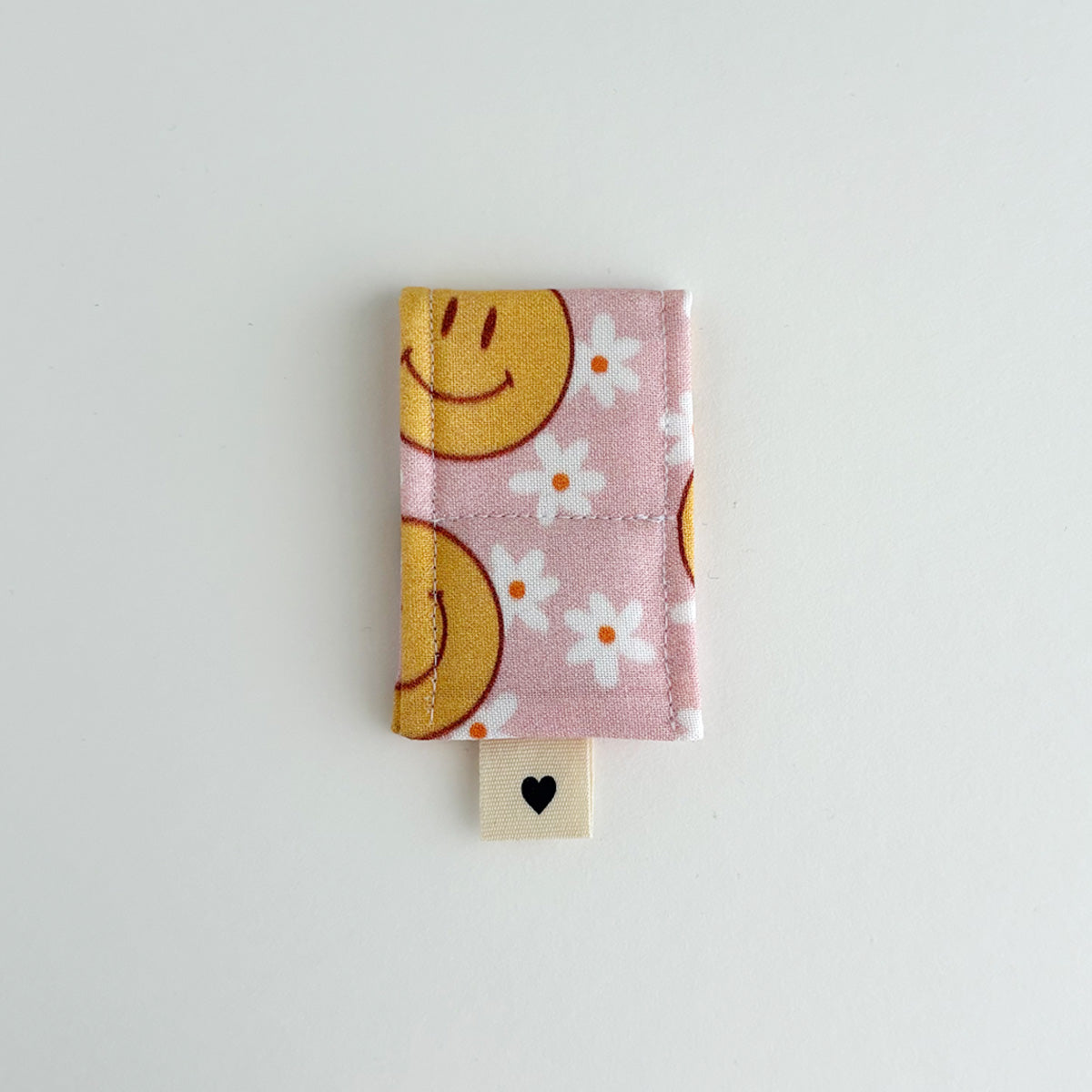 MAGNETIC BOOKMARK - PINK SMILEY