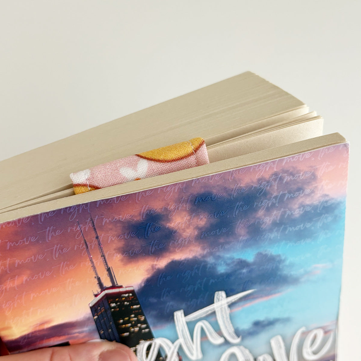 MAGNETIC BOOKMARK - PINK SMILEY