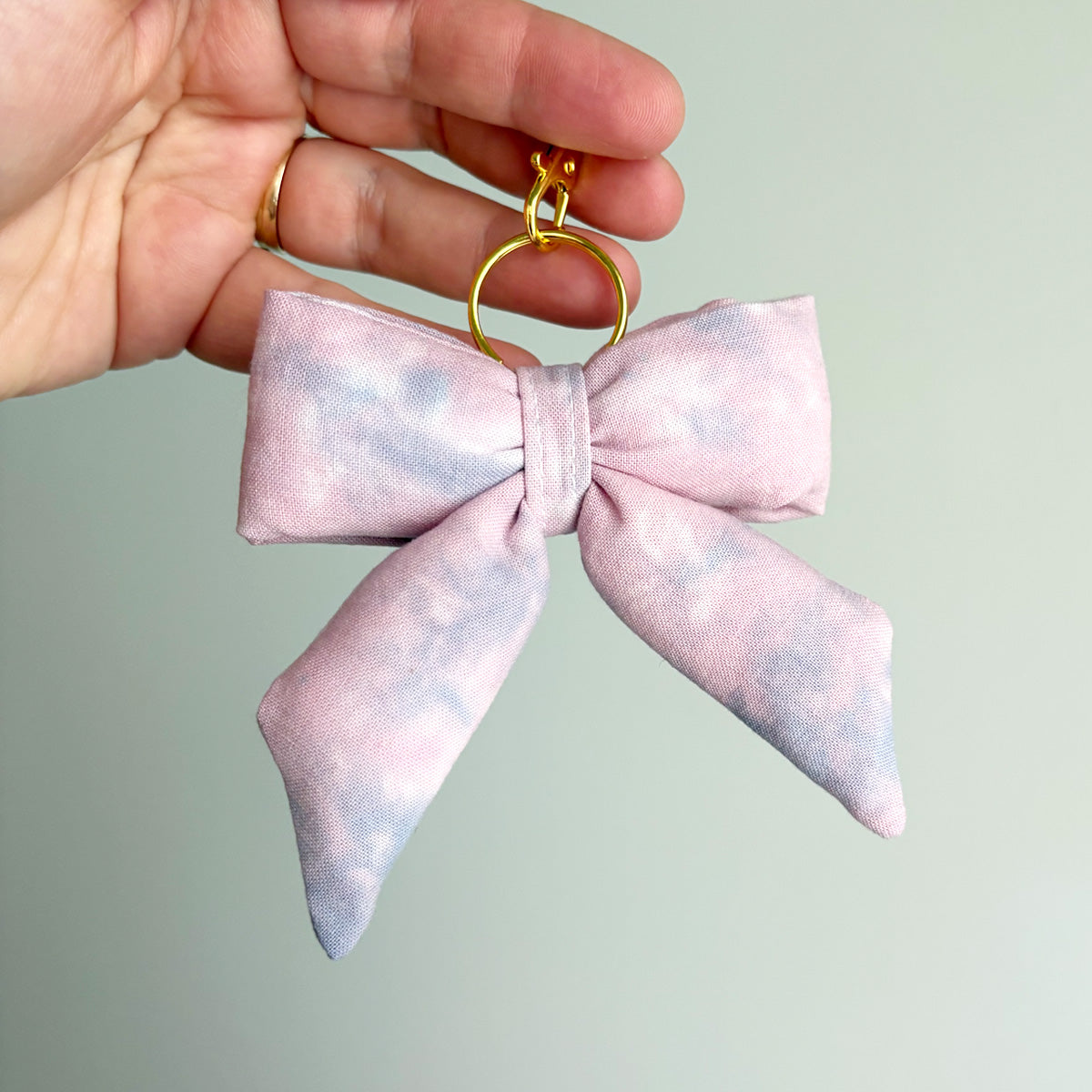 PUFFY BOW KEYCHAIN - PINK/BLUE TIE DYE
