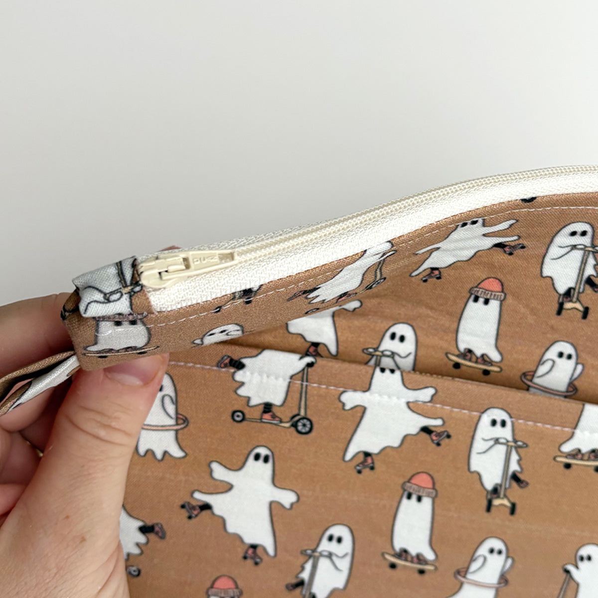 BOOK SLEEVE - KINDLE/IPAD MINI/BOOK ZIPPER POUCH - SKATER GHOSTS