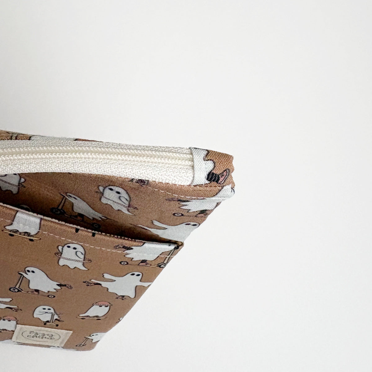 BOOK SLEEVE - KINDLE/IPAD MINI/BOOK ZIPPER POUCH - SKATER GHOSTS