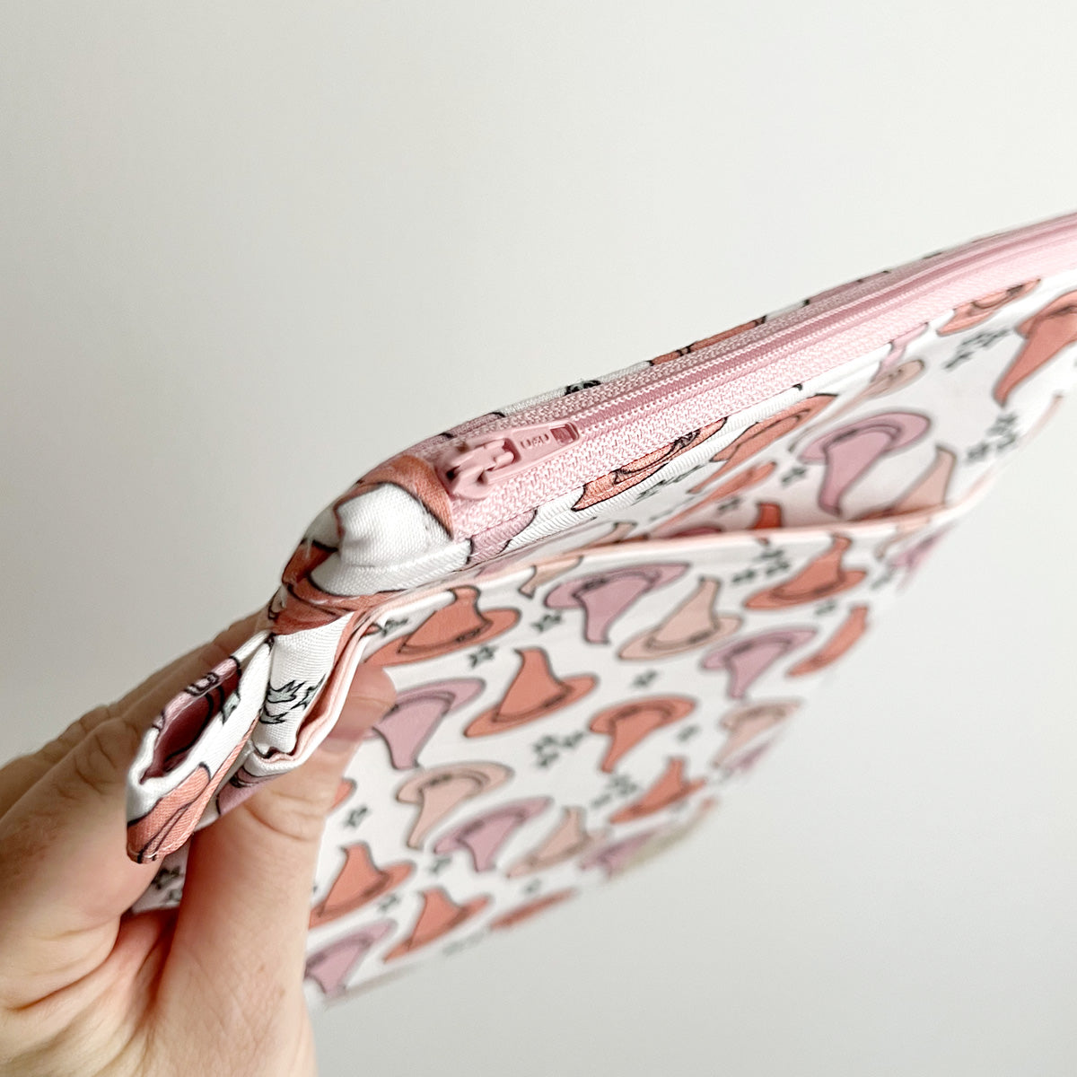 THE ELSIE - KINDLE/IPAD MINI/BOOK ZIPPER POUCH - SPELLBOUND